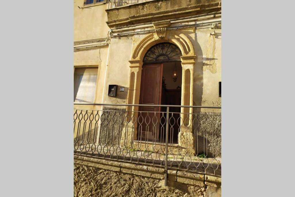 Casa Ad Assoro, Al Centro Della Sicilia Villa Екстериор снимка